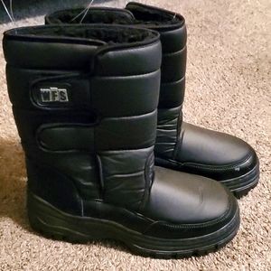 NEW Men snow boots